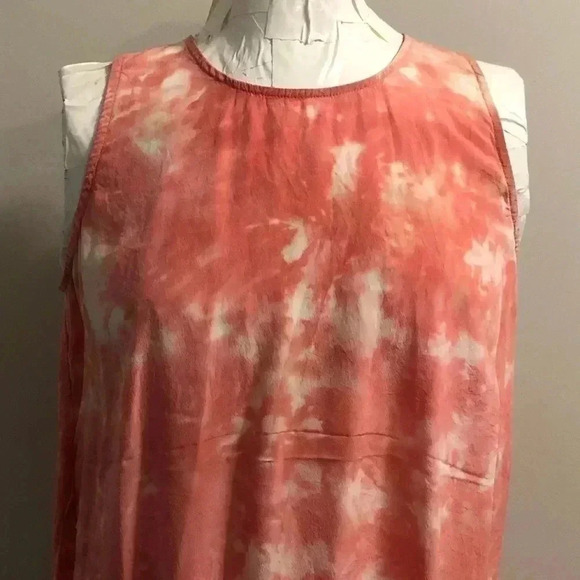 Sleeveless back split blouse - Picture 3 of 7